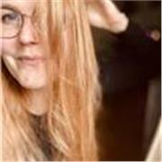 Engagierte, geduldige Germanistik-Studentin mit einer Liebe für Textanalysen auf Deutsch und Englisch.