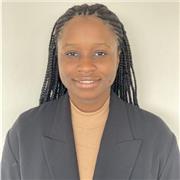 Étudiante ingénieure donne des cours de soutien scolaire de la primaire au lycée en maths