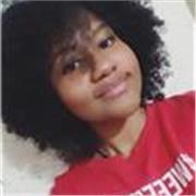 Estudiante universitario que imparte clases virtuales