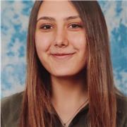 Alumna de bachillerato con media de 10 y certificado de nivel C1 que busca ayudar a niños y adolescentes hasta 3° de la ESO en Madrid