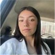 Estudiante de derecho con buena ortografía, que puede ayudar a niños que comienzan a escribir