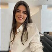 Profesora titulada en educación infantil, con más de 6 años de experiencia dando clase a peques.