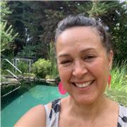 Profesora de yoga terapia para personas de 45 años en adelante
