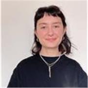 Laureata in Lingue a Ca' Foscari (Ve) si propone per insegnare o affiancare lo studio linguistico e letterario