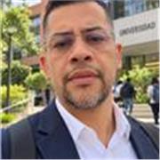 Profesor universitario con experiencia en matemáticas, geometría, algebra