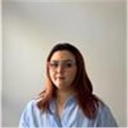 insegnante di Diritto per ragazzi laureata in scienze politiche e relazioni internazionali