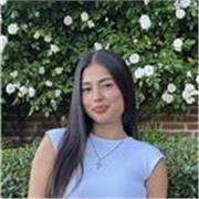 Me defino como una persona con muchas ganas de trabajar, especialmente con niños, me gustaría ayudarles con su aprendizaje 