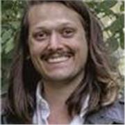 Anglais langue maternelle, professeur certifié par Oxford Seminars Canada; traducteur, auteur, scénariste.