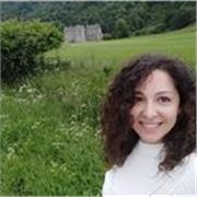 Soy ingeniera de obras públicas. Tengo años de experiencia ayudando a niños y adolescentes con el francés. También imparto clases particulares de matemáticas a niños de primaria y secundaria.