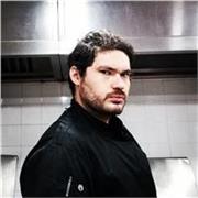 Chef parrillero imparte clases acerca de los diferentes tipos de coccion que parten desde el carbón, leño, gas, fuego