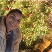 Persona con pedagogía y buena paciencia con los niños para poder enseñarles con amor