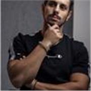 Istruttore di fitness con esperienza in sala attrezzi e personal training con adulti e ragazzi offre lezioni di PT online/presenza