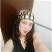 Me defino como una persona paciente, responsable y creativa. Me gusta enseñar inglés a todos los niños. 