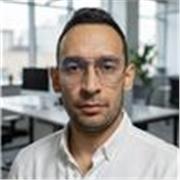 Profesor apasionado por la historia y la geografía 