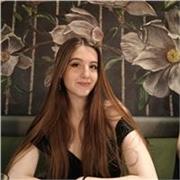 Estudiante universitaria que imparte clases a primaria y la ESO