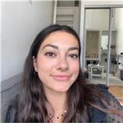 Étudiante en parcours international donne des cours d’anglais