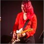 Chitarrista professionista laureata in chitarra pop e jazz! Lezioni di chitarra personalizzate e per tutti i livelli!