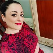 Insegnante di Inglese. Ho sempre aiutato ed impartito lezioni di Inglese ai ragazzi, e sono inoltre tornata da pochi mesi dopo aver vissuto per 5 anni in Inghilterra