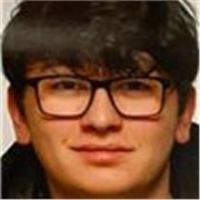 Englisch-Tutor, der Kinder aller Altersgruppen Unterrichtet