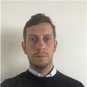 Professionista del diritto impartisce lezioni, in generale, di diritto e, nello specifico, diritto civile e procedura civile