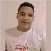 Profesor de sociales, a estudiantes de grados superiores