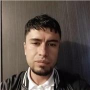 Profesor que ofrece de manera didáctica el aprendizaje contable de forma correcta y aplicable en la vida real