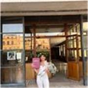 Laureata in lettere moderne, studentessa di filologia. Offro ripetizioni di latino, italiano, letteratura, storia e geografia a bambini/e di medie e ragazzi/e delle superiori. Impartisco anche lezioni a livello universitario, nell'ambito della mia facoltà