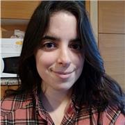 Studentessa universitaria disponibile per ripetizioni agli studenti delle scuole medie