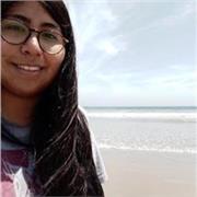 Profesora apoyo académico estudiantes de enseñanza básica