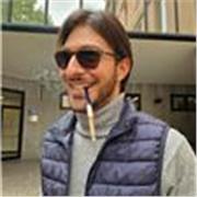Laureato in Lettere Classiche appassionato grecista e latinista