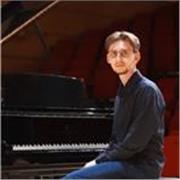 Pianist, teacher specialized in jazz and classical piano, music theory
