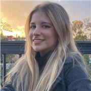 Profesora de primaria y ESO de matemáticas, lengua y castellana e inglés de todos los niveles hasta el B2.