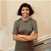 Técnica de animación de actividades físico deportivas por la Junta de Andalucía, profesora de educación física con alto dominio de inglés avanzado C1. 