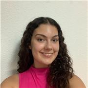 Estudiante de diseño, amante de las manualidades y del arte que imparte clases en Valencia.
