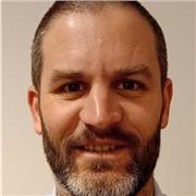 Mathelehrer mit Erfahrung mit Nachhilfestunden auf Englisch und Französisch.