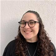 Professora de inglês particular que ensina adultos e adolescentes