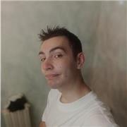 Profesor de inglés imparte clases a niños de todas las edades