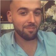 Je donne des cours d’espagnols pour les eleves ou des personnes qui veulent apprendre la langue