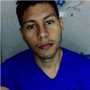 Profesor de inglés, física y matemáticas imparte clase a niños y adolescentes de primaria y bachillerato