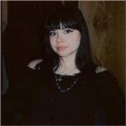 Studiuję psychologię i realizuję przygotowanie pedagogiczne. Język polski od zawsze szedł mi bardzo dobrze i chętnie go tłumaczę