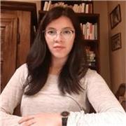 Ayant une licence en enseignement de langues et locutrice native en espagnol, je me suis mise à la formation de sciences de langage en français à l'université Paris Nanterre qui m'a permis de développer une sensibilité et réflexion critique de la langue n
