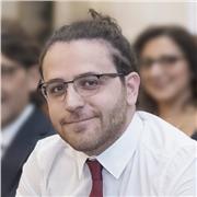 Insegnante poliedrico di materie umanistiche e musicali