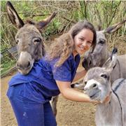 Licenciada en Veterinaria y con un Máster, estoy capacitada en explicar diversas materias con un alto grado de comprensión y empatía con los alumnos
