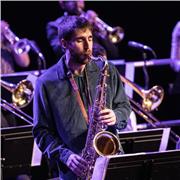 Me llamo Miguel, tengo el título superior de saxo-jazz en MUSIKENE, la carrera de magisterio musical y el profesional de clarinete