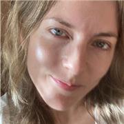 Profesora de infantil imparte clases a niños de infantil y primeros cursos de primaria. Lectoescritura, matemáticas, inglés