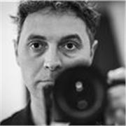 Fotografo professionista impartisce lezioni di fotografia su 3 livelli