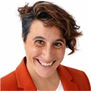 Soy  responsable y cercana, comprometida con el aprendizaje.Me adapto a cada alumno para crear clases dinámicas y motivadoras