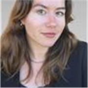 Formateur à domicile donnant des cours en ligne à des professionnels et étudiants. 