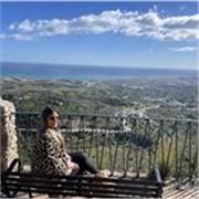 Soy psicóloga y he enseñado español
A personas, dada mi profesión me sirve para conocer la frustración y talentos a potenciar