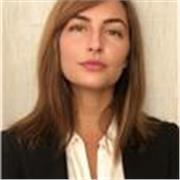 Dottoressa in Giurisprudenza impartisce lezioni di introduzione al diritto